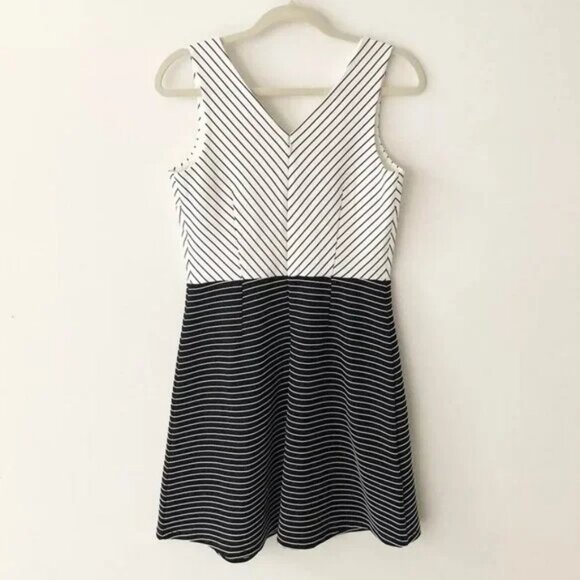 AT LOFT Black White Color Block Contrast Chevron Stripe Fit & Flare Mini Dress 4 - Picture 3 of 12
